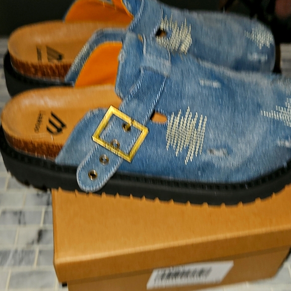 Birkenstock Style Blue Denim Clogs - Picture 4 of 4